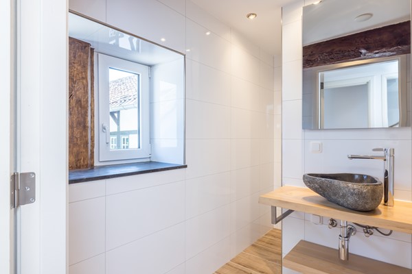 Foto - Te koop: Een woning voor de toekomst met een energielabel van A+++ met een multifunctionele ruimte      (ca 25 m2) en tuin met eiken overkapping en grote eiken carport in het Heuvelland.